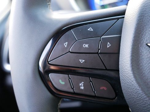 Used 2022 Chrysler Pacifica Limited w/ Uconnect Theater Family Group image 28