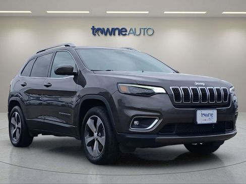 Used 2019 Jeep Cherokee Limited w/ Trailer Tow Group AWD/4WD image 7
