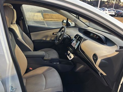 Used 2016 Toyota Prius Two image 10