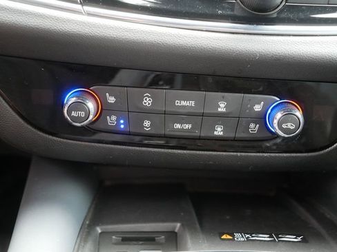 Used 2024 Buick Enclave Premium image 31