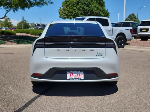 Used 2025 Toyota Prius Plug-In Hybrid FWD image 11