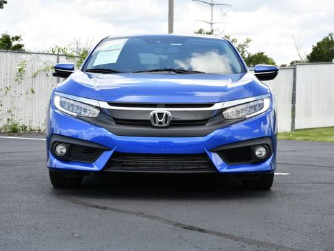 Used 2018 Honda Civic Touring image 2