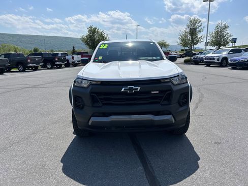 Used 2023 Chevrolet Colorado Trail Boss w/ Advanced Trailering Package AWD/4WD image 2