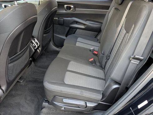 Used 2022 Kia Sorento LX image 18