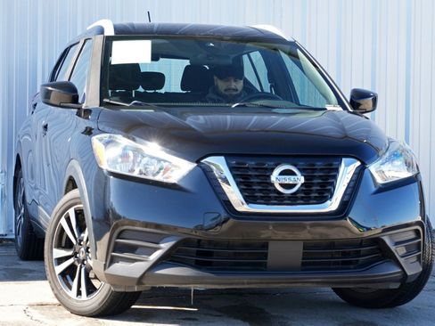 Used 2020 Nissan Kicks SV image 2