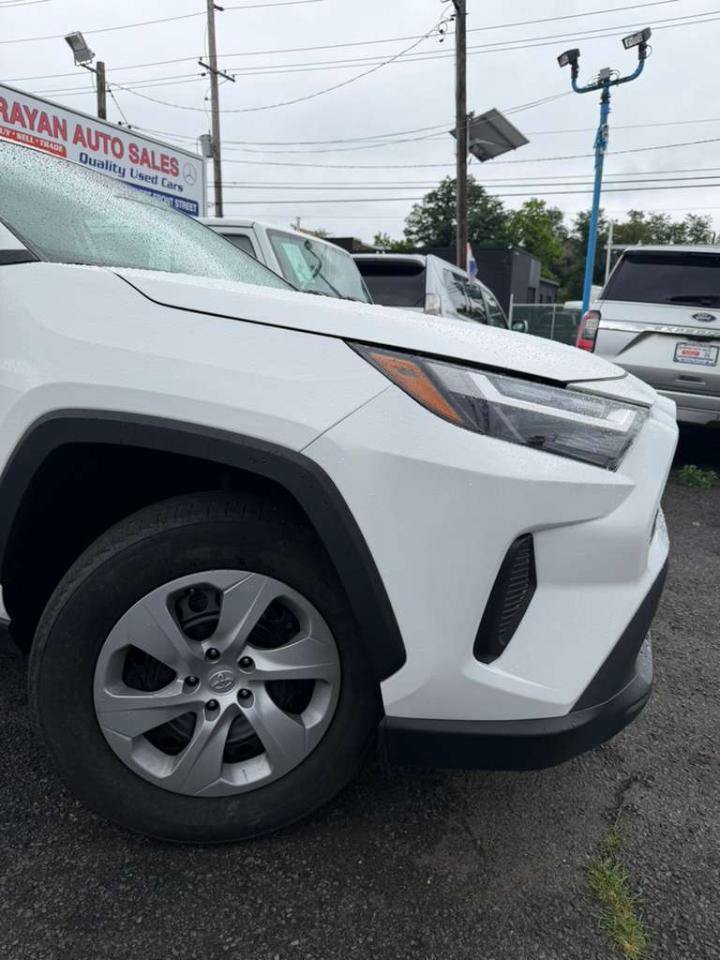 Used 2024 Toyota RAV4 LE AWD/4WD image 2