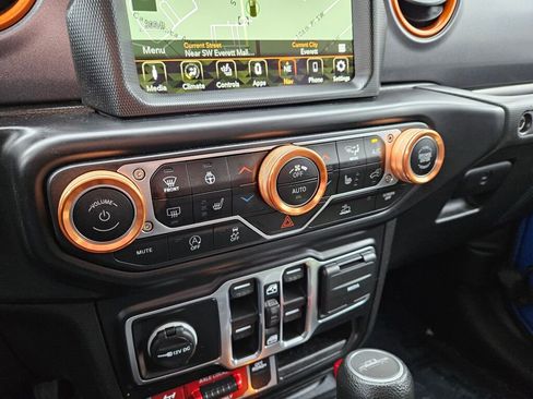 Used 2022 Jeep Gladiator Mojave w/ Cold Weather Group AWD/4WD image 23