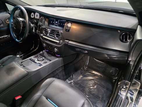 Used 2019 Rolls-Royce Wraith image 24