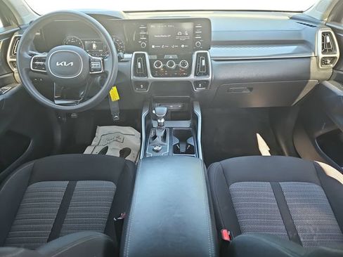 Used 2022 Kia Sorento LX FWD image 11