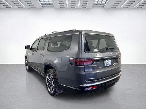 Used 2023 Jeep Wagoneer L Series III w/ Premium Group I AWD/4WD image 8