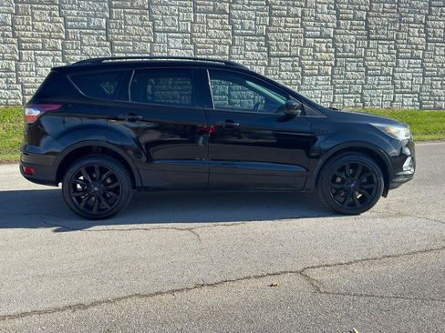 Used 2017 Ford Escape SE w/ SE Sport Appearance Package AWD/4WD image 2