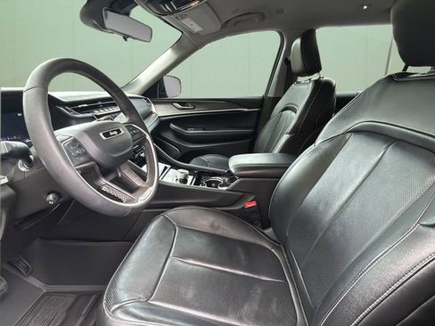 Used 2023 Jeep Grand Cherokee L Limited w/ Luxury Tech Group II image 11