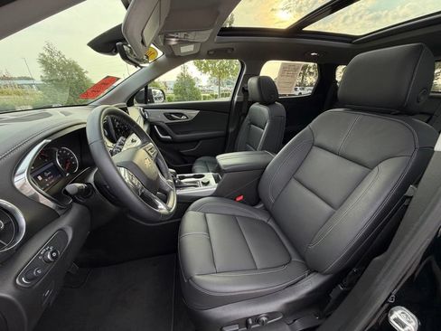 Used 2025 Chevrolet Blazer LT w/ Sound & Technology Package FWD image 11
