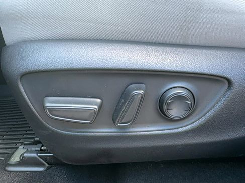 Used 2022 Toyota RAV4 XLE image 23