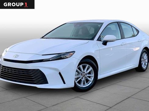 Used 2025 Toyota Camry LE image 1