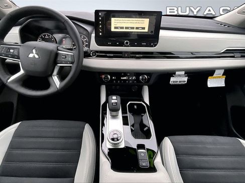 New 2026 Mitsubishi Outlander SE image 5