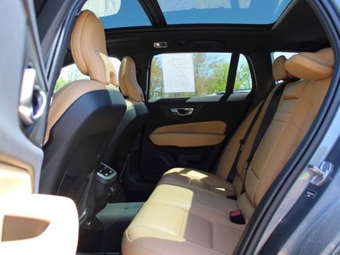 Used 2021 Volvo V60 T5 Cross Country w/ Lounge Package AWD/4WD image 20