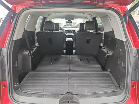 Used 2023 GMC Acadia SLT FWD image 10