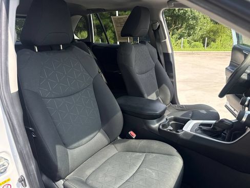 Used 2019 Toyota RAV4 XLE w/ Convenience Package FWD image 34
