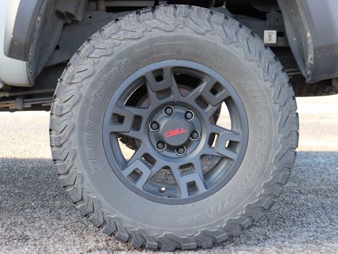 Used 2021 Toyota Tacoma TRD Off-Road image 9