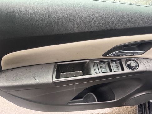 Used 2014 Chevrolet Cruze LS image 7