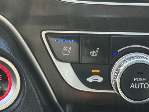 Used 2018 Honda Accord Touring image 14