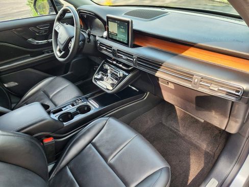 Used 2022 Lincoln Corsair Reserve w/ Elements Package image 16