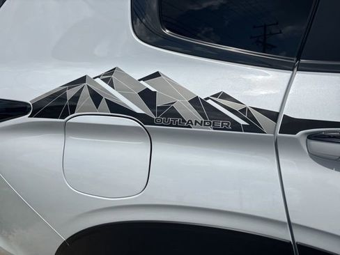 New 2025 Mitsubishi Outlander SE image 22