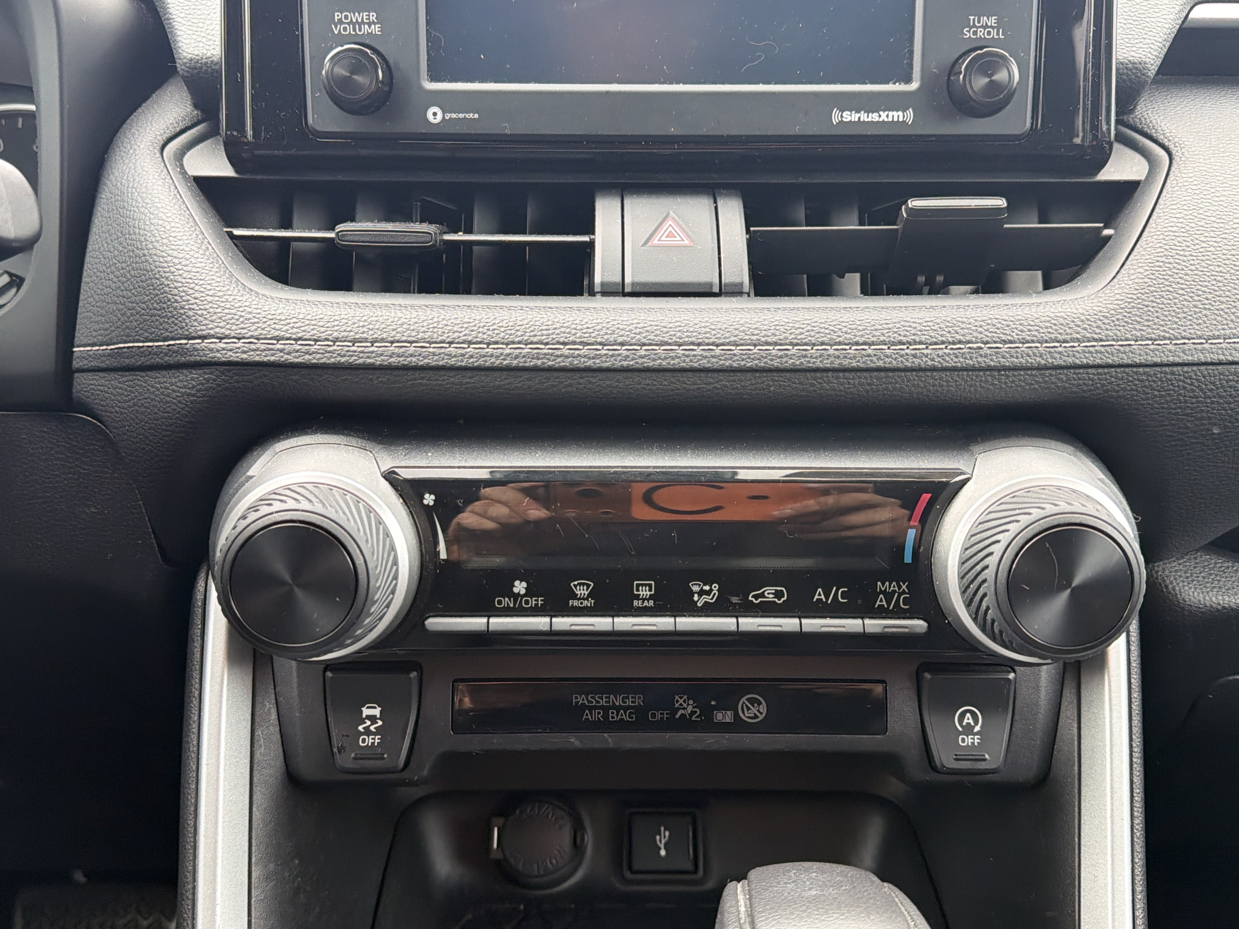 Certified 2021 Toyota RAV4 LE AWD/4WD image 19