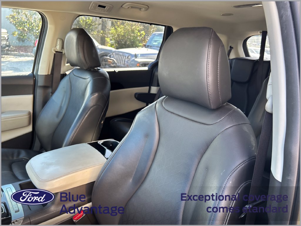 Used 2024 Kia Carnival EX FWD image 11