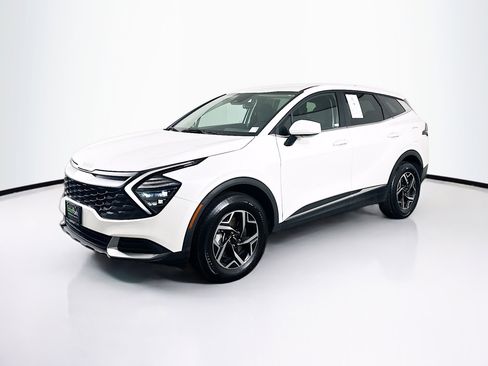 Used 2025 Kia Sportage LX image 3