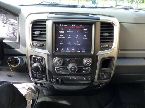 Used 2018 RAM 1500 Big Horn AWD/4WD image 36