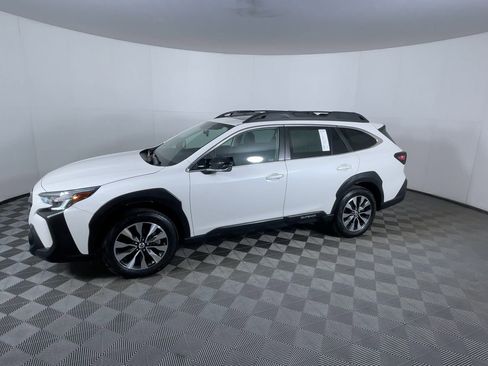 Used 2023 Subaru Outback Limited XT image 4