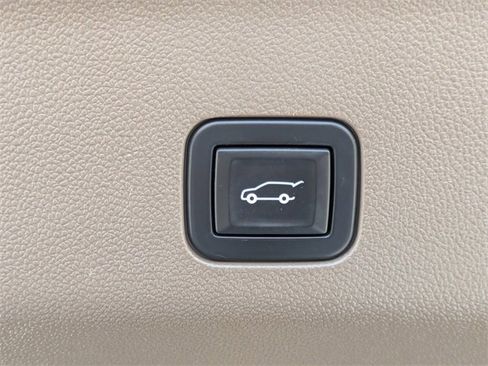 Used 2021 GMC Yukon XL Denali w/ Denali Premium Package image 13