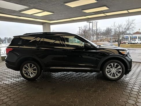 Used 2023 Ford Explorer XLT w/ Equipment Group 202A image 4