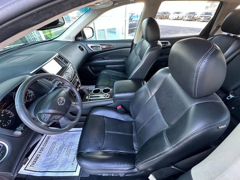 Used 2016 Nissan Pathfinder Platinum image 10
