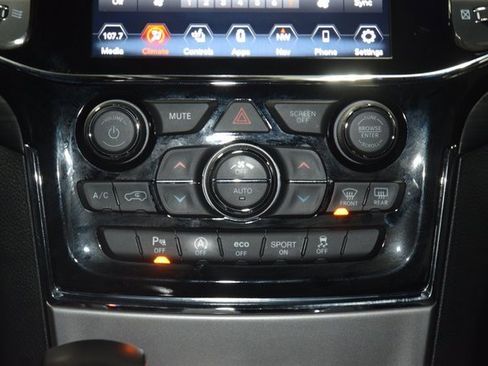 Used 2020 Jeep Grand Cherokee Altitude image 31