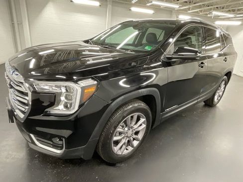 Used 2024 GMC Terrain SLT image 1