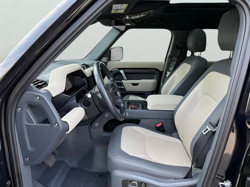 Certified 2023 Land Rover Defender 130 X-Dynamic SE image 18