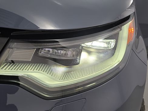 New 2026 Land Rover Discovery Dynamic SE image 32