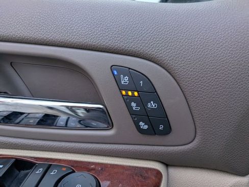 Used 2010 Chevrolet Suburban LTZ image 7