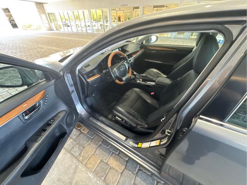 Used 2014 Lexus ES 300h w/ Luxury Package w/Bamboo Trim FWD image 3