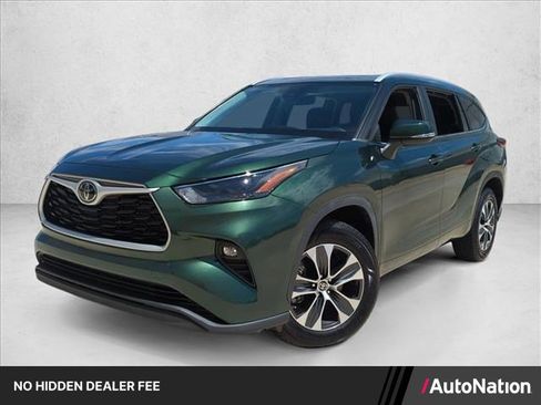 Used 2023 Toyota Highlander XLE FWD image 1