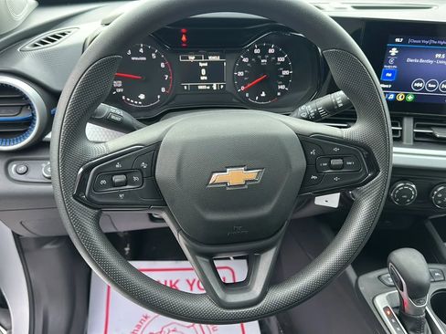 Used 2025 Chevrolet Trax LS image 10