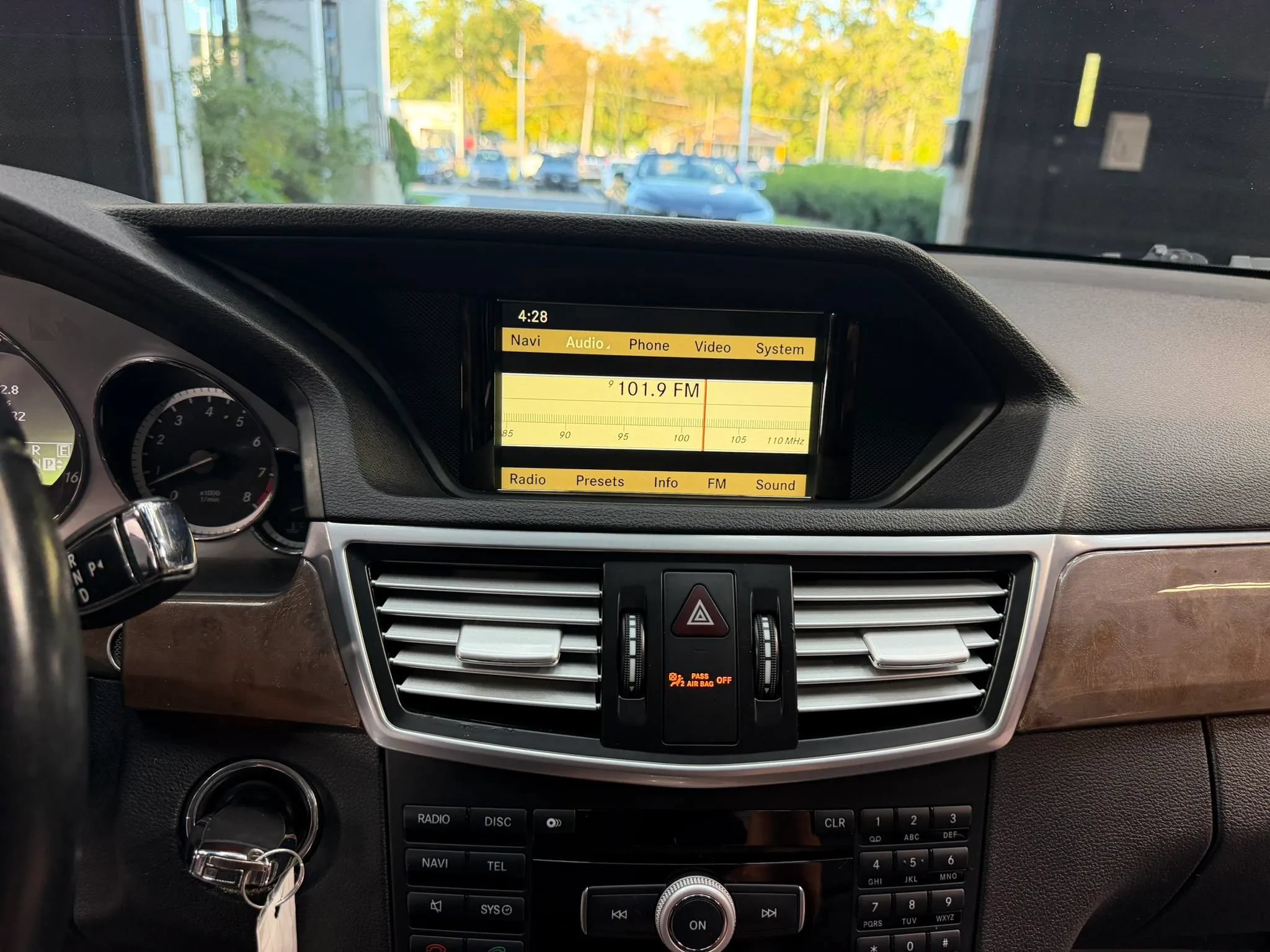 Used 2011 Mercedes-Benz E 350 4MATIC Sedan image 21