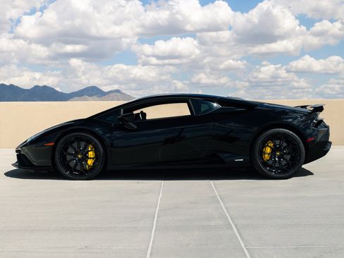 Used 2024 Lamborghini Huracan Tecnica image 3
