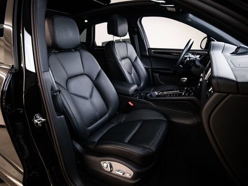 Certified 2026 Porsche Macan AWD/4WD image 29
