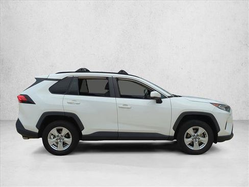 Used 2021 Toyota RAV4 XLE w/ Convenience Package FWD image 4