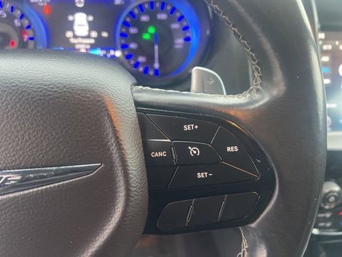 Used 2018 Chrysler 300 S image 27