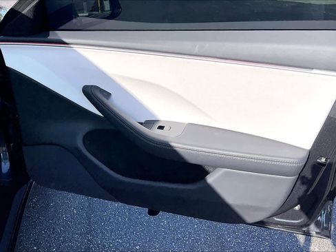 Used 2025 Tesla Model 3 Long Range image 23